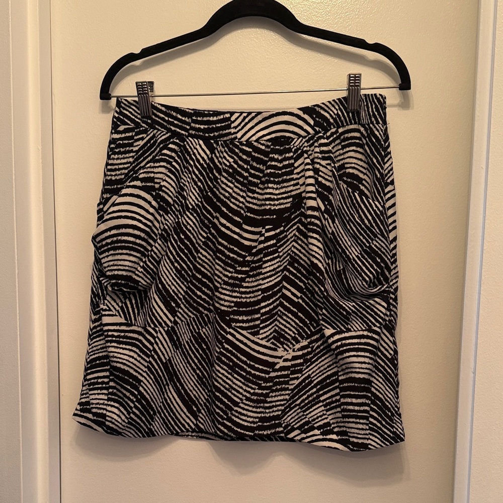 Banana Republic Black and White Abstract Mini Skirt